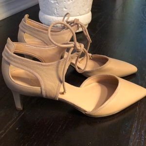 NEUTRAL LEATHER LOW HEEL PUMPS